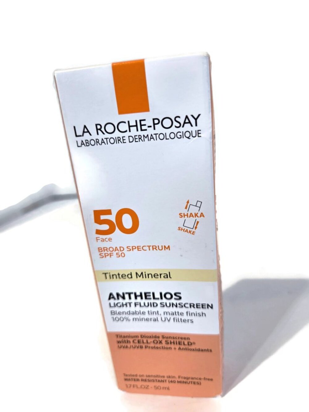 LA ROCHE-POSAY ANTHELIOS LIGHT FLUID SUNSCREEN TINTED MINERAL 50 BROAD SPECTRUM